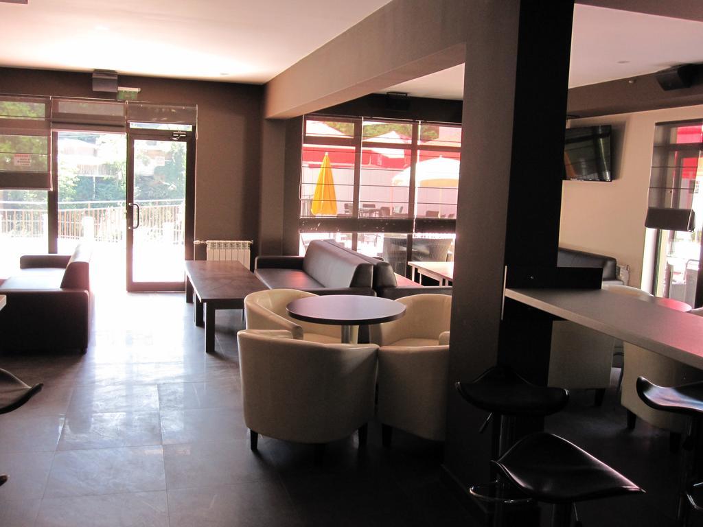 Hotel Deyanira Gorno Dryanovo ภายนอก รูปภาพ
