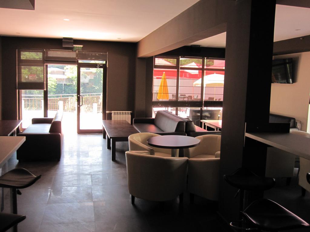 Hotel Deyanira Gorno Dryanovo ภายนอก รูปภาพ