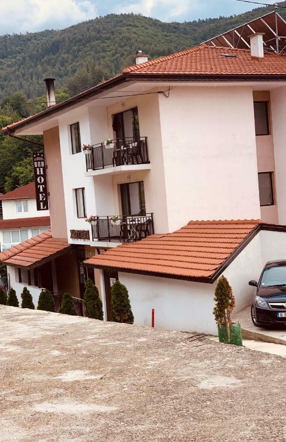 Hotel Deyanira Gorno Dryanovo ภายนอก รูปภาพ